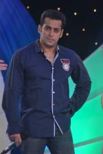 Salman Khan at IBN 7 Super Idols in Taj Land_s End on 20th March 2012 (85).JPG